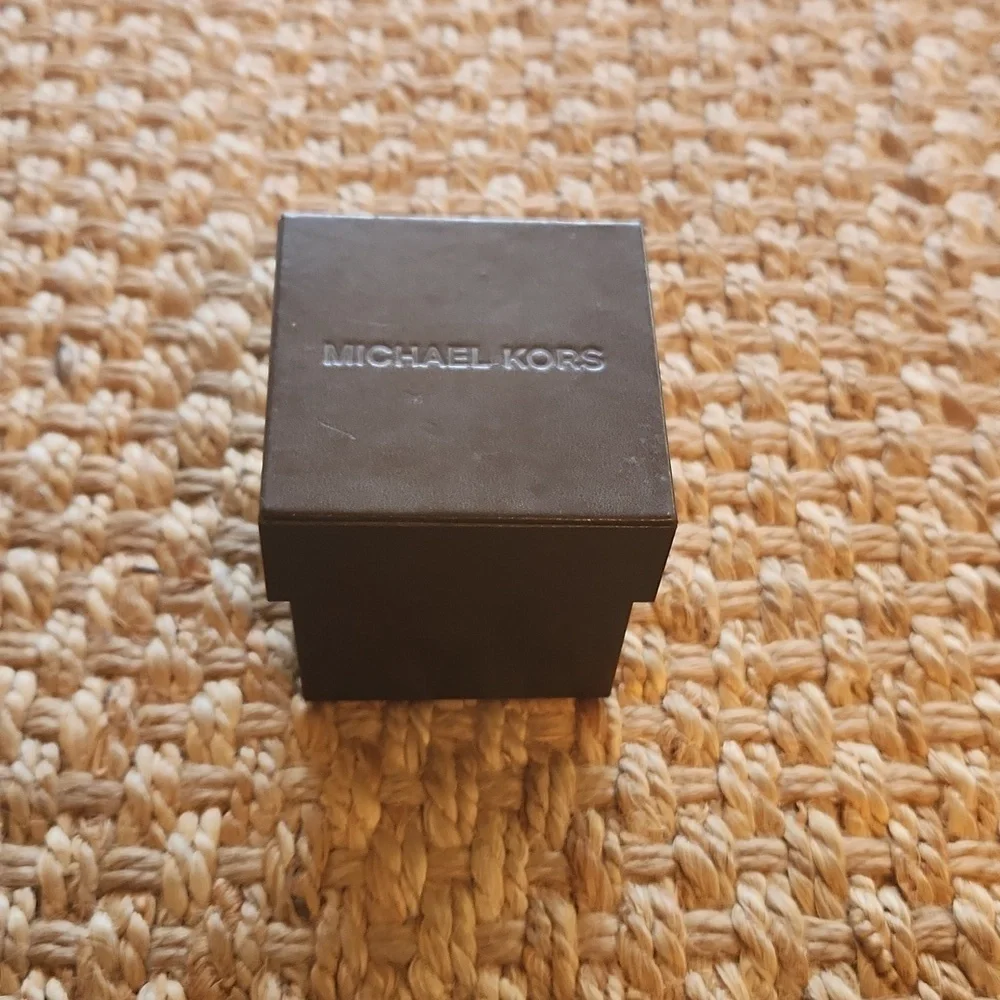Michael Kors White Diamond Watch with Box - Picture 2 of 13